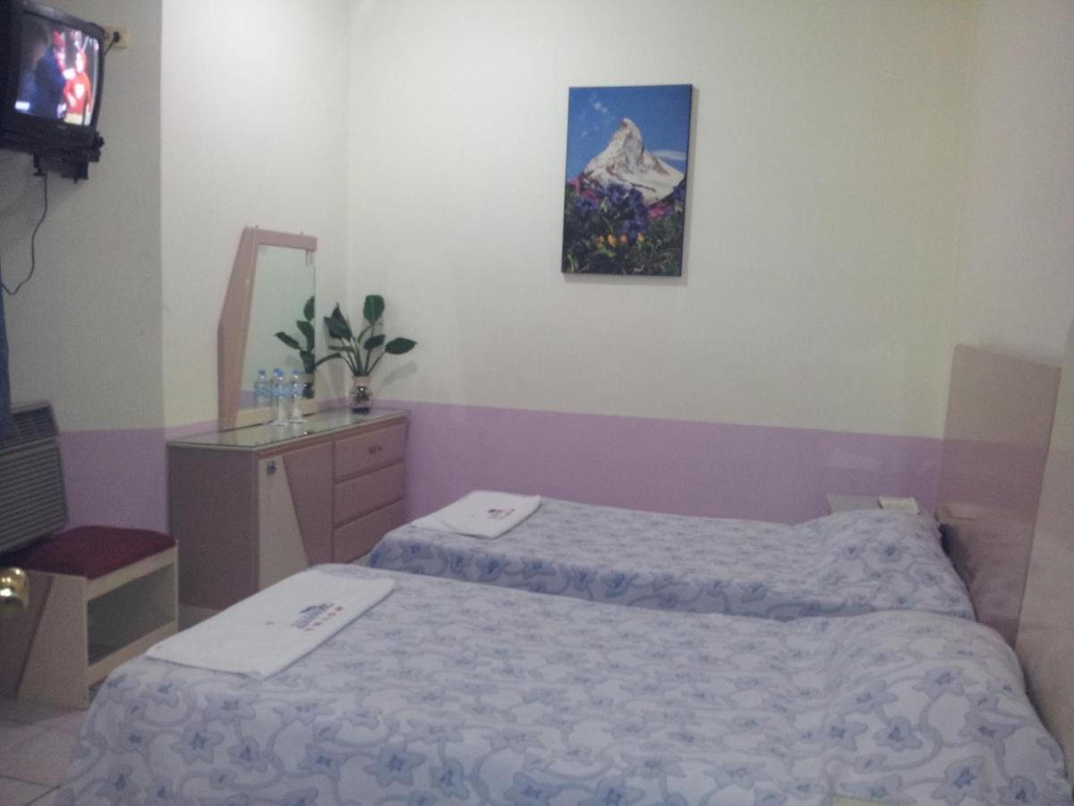 Hotel Diamante Inn Uriangato Kültér fotó