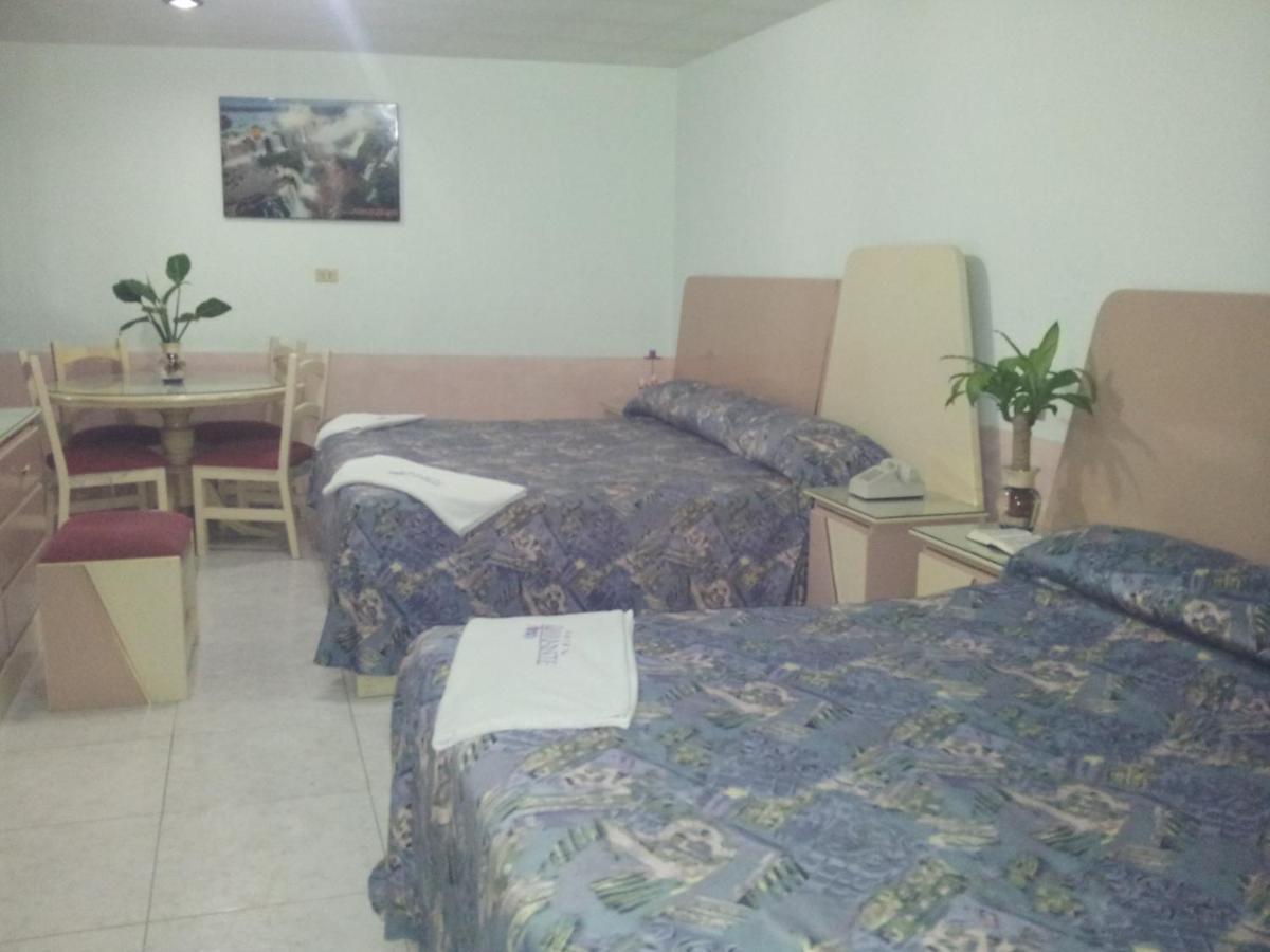 Hotel Diamante Inn Uriangato Kültér fotó